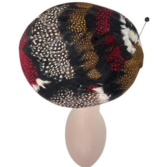 1950s Vintage Feather Tilt Hat Guinea Fowl Pheasant Vintage Percher Millinery - Picture 5 of 10